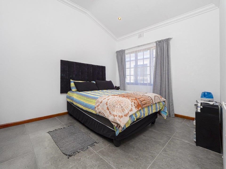 To Let 2 Bedroom Property for Rent in Wynberg Upper Western Cape
